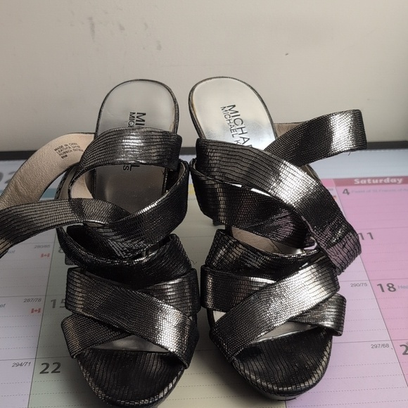 MICHAEL KORS SILVER HEELS SIZE 6 1/2 - Picture 2 of 5